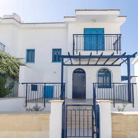 Ayios Therissos 32 * Polis